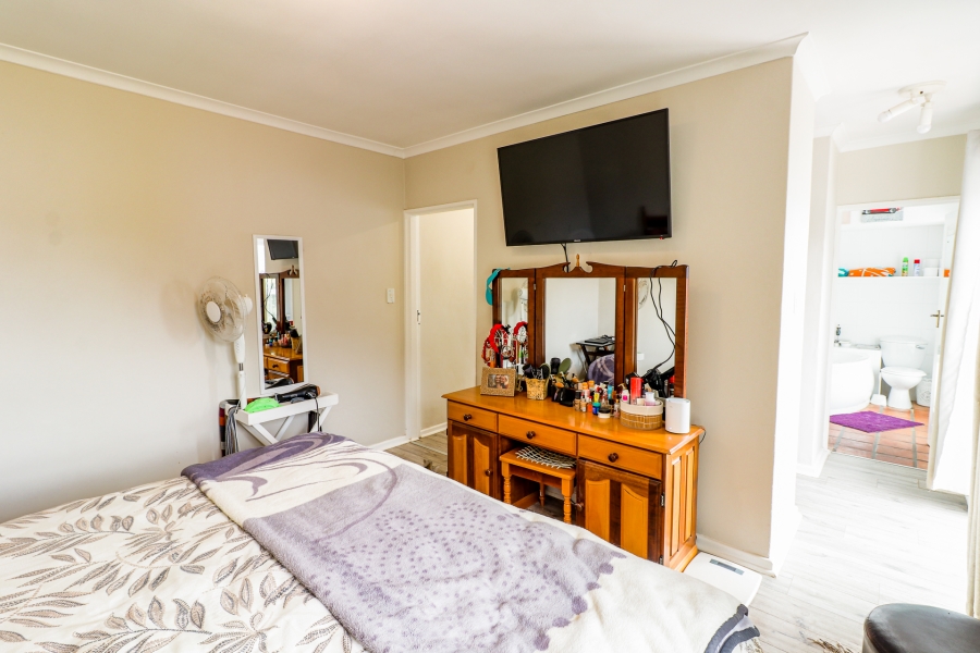 3 Bedroom Property for Sale in Paradyskloof Western Cape